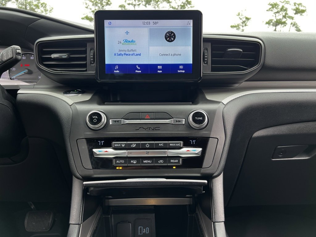 Used 2020 Ford Explorer XLT image 28