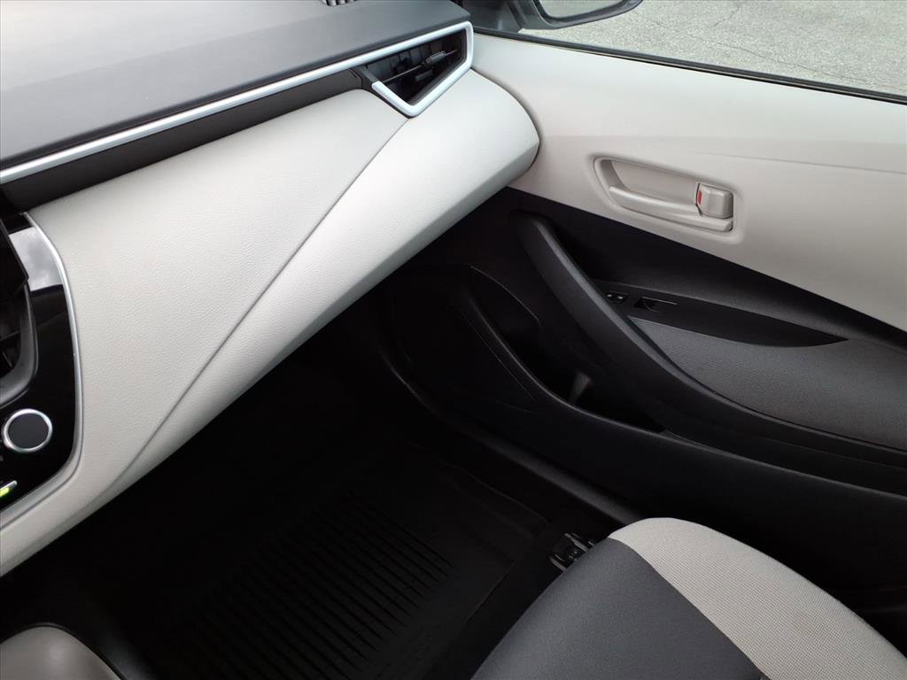 Used 2025 Toyota Corolla LE image 27
