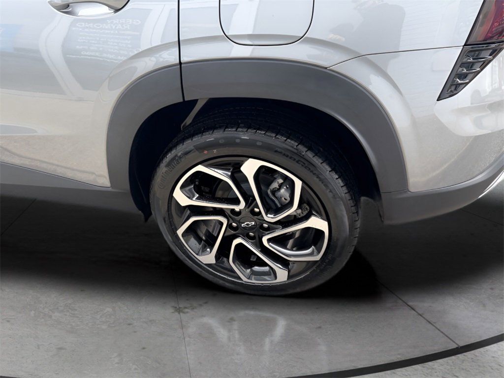 Used 2025 Chevrolet Trax RS w/ Driver Confidence Package image 9