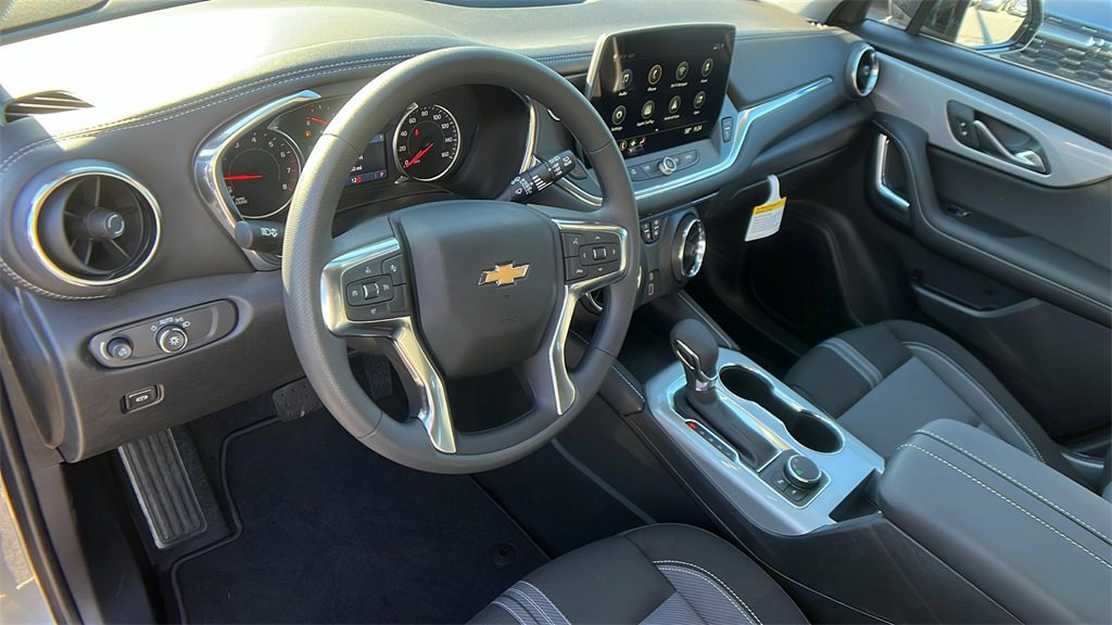 New 2025 Chevrolet Blazer LT w/ Midnight/Sport Edition image 18