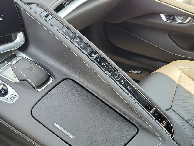 Certified 2021 Chevrolet Corvette Stingray Coupe w/ Chrome Exterior Badge Package RWD image 31
