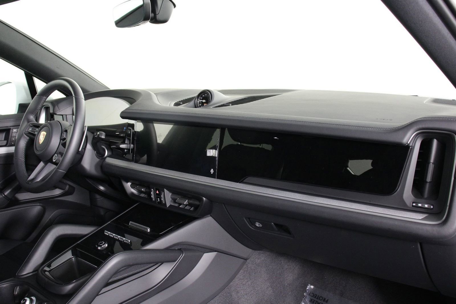 Certified 2025 Porsche Cayenne E-Hybrid Coupe image 24