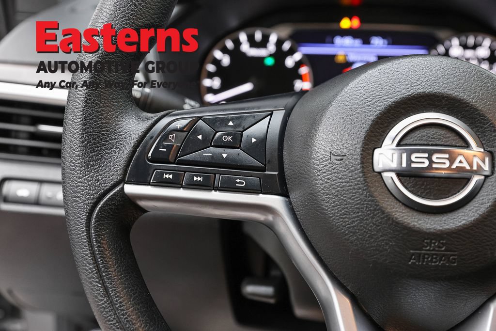 Used 2025 Nissan Altima 2.5 SV FWD image 16
