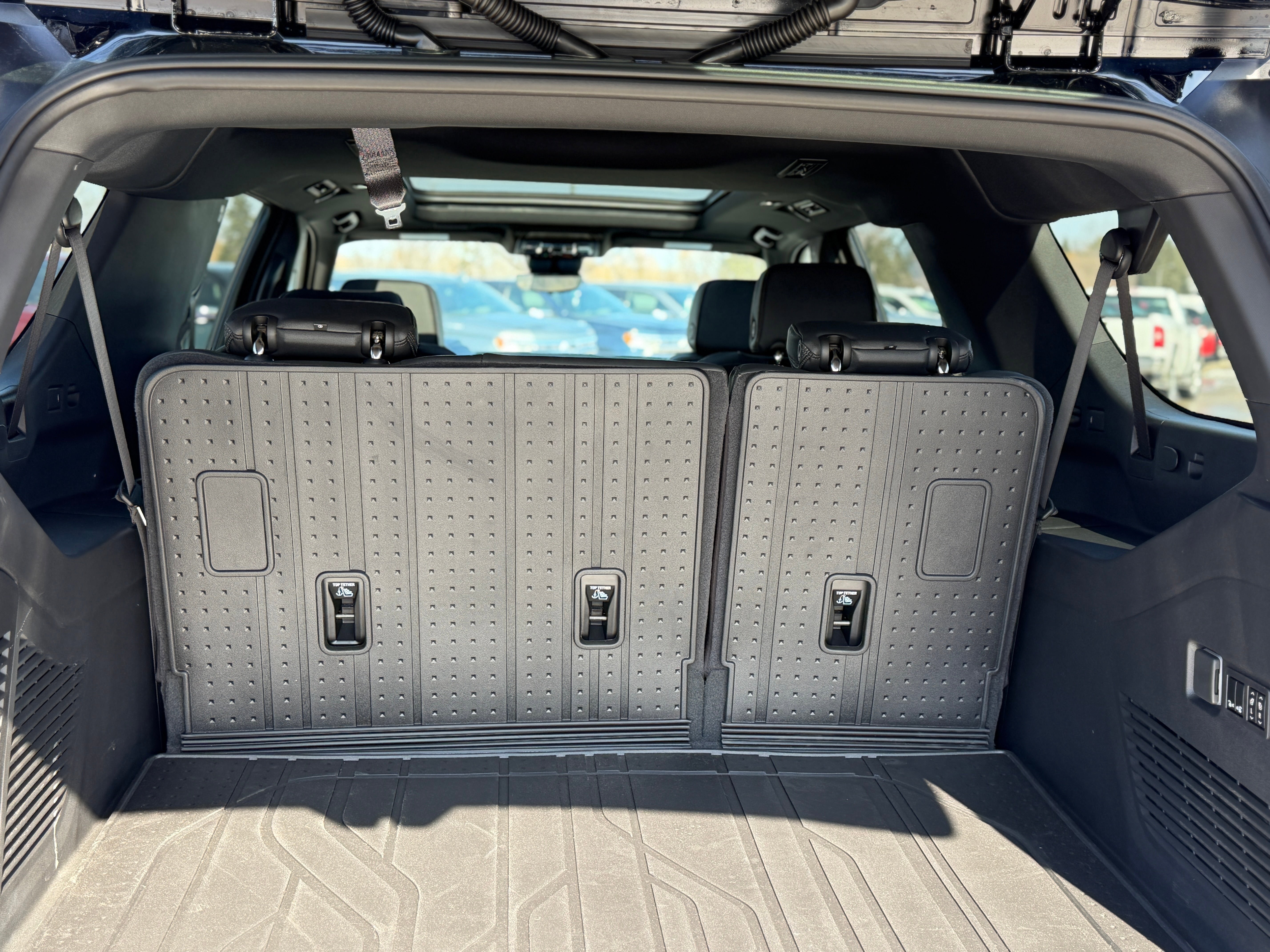 New 2026 Chevrolet Suburban High Country w/ LPO, Illumination Package image 7
