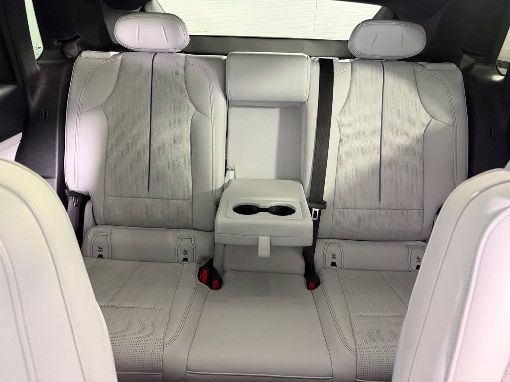 Used 2024 Cadillac Lyriq Luxury RWD image 18