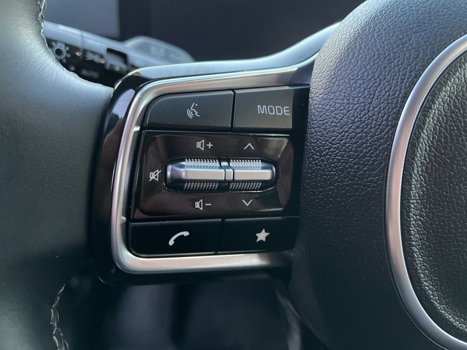 Used 2024 Kia Sorento SX image 27