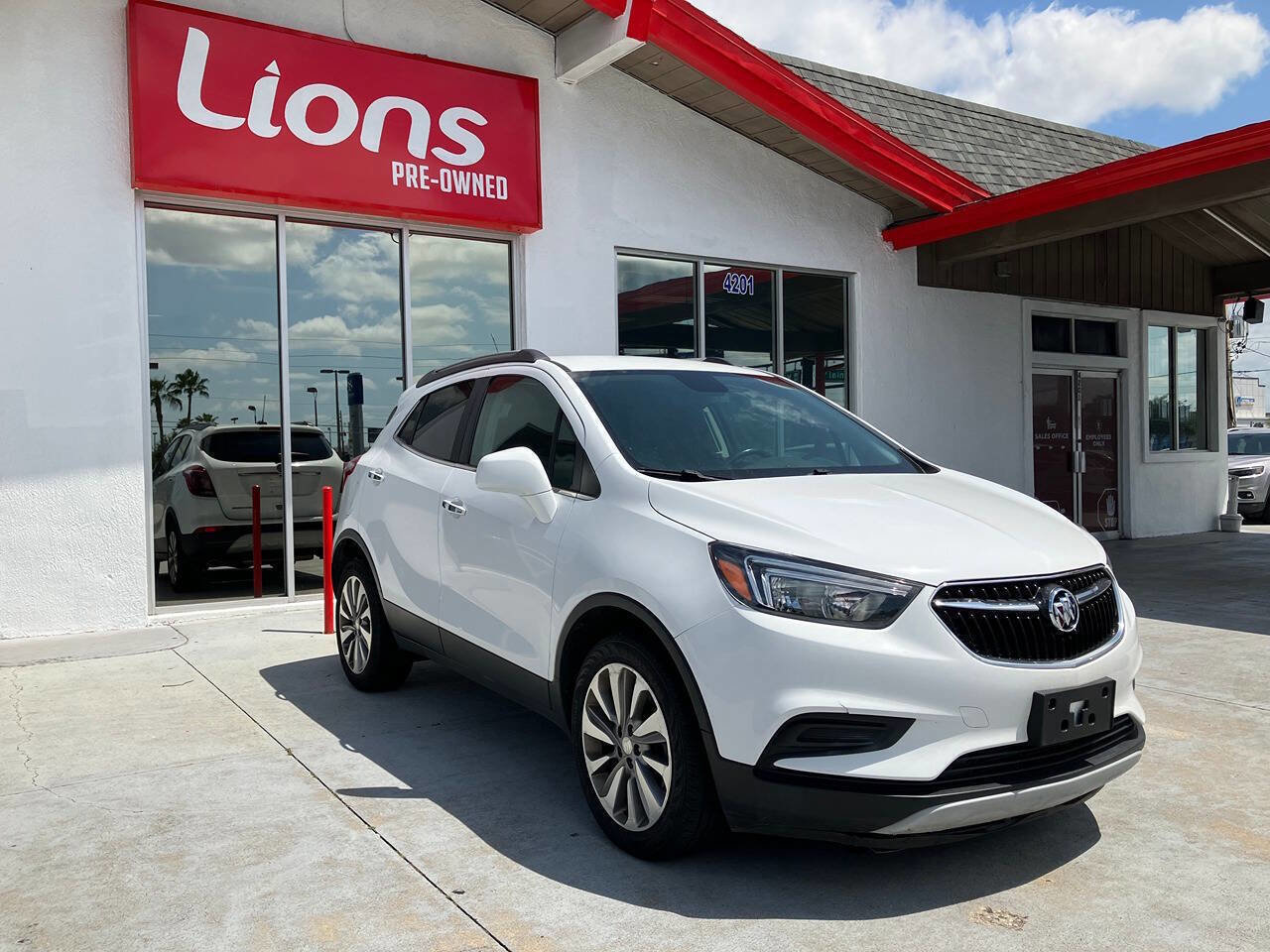 Used 2020 Buick Encore Preferred image 2