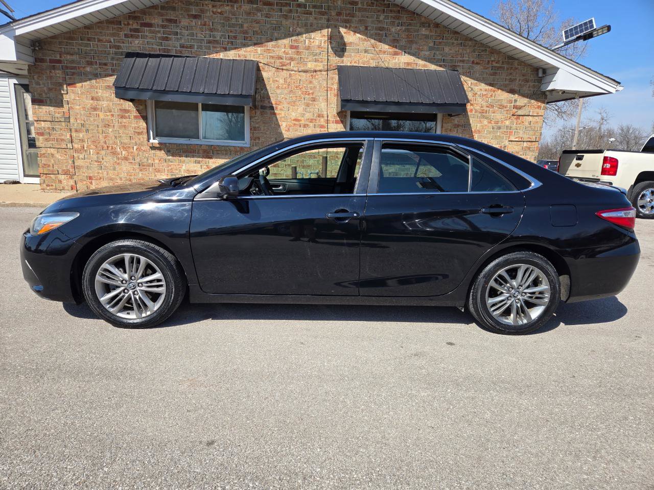 Used 2017 Toyota Camry SE FWD image 8