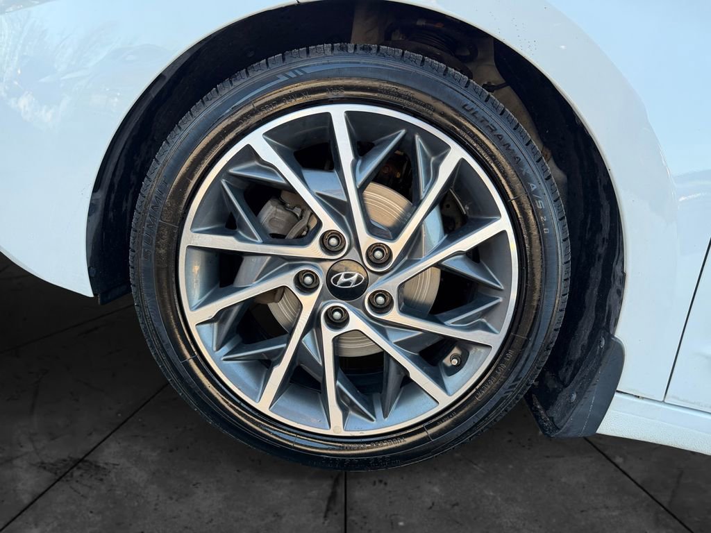 Used 2020 Hyundai Elantra Limited image 14
