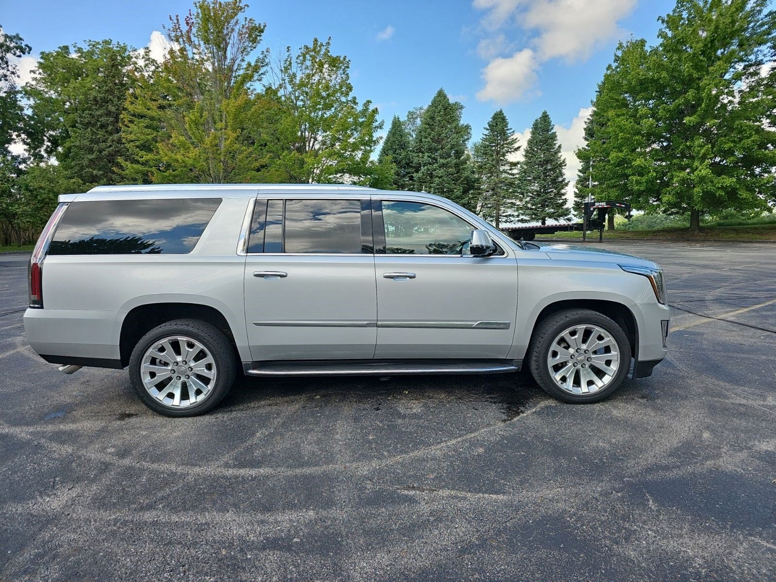 Used 2016 Cadillac Escalade ESV Luxury AWD/4WD image 7