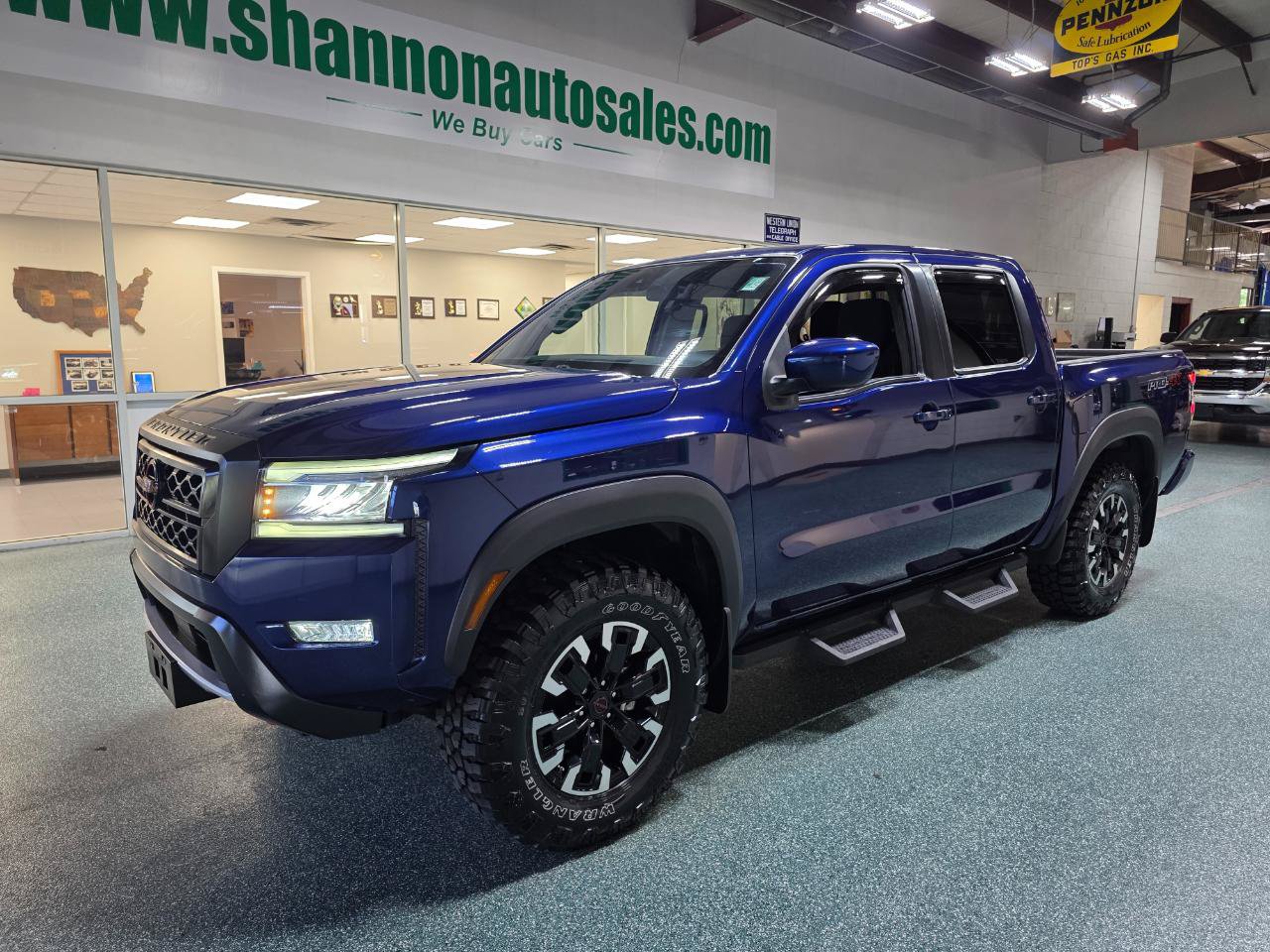 Used 2022 Nissan Frontier PRO-4X w/ Technology Package AWD/4WD image 2