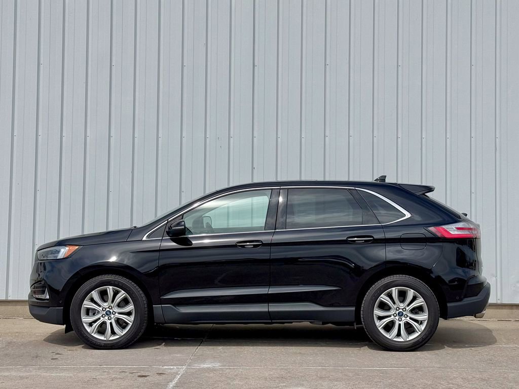 Used 2019 Ford Edge Titanium w/ Equipment Group 301A image 3