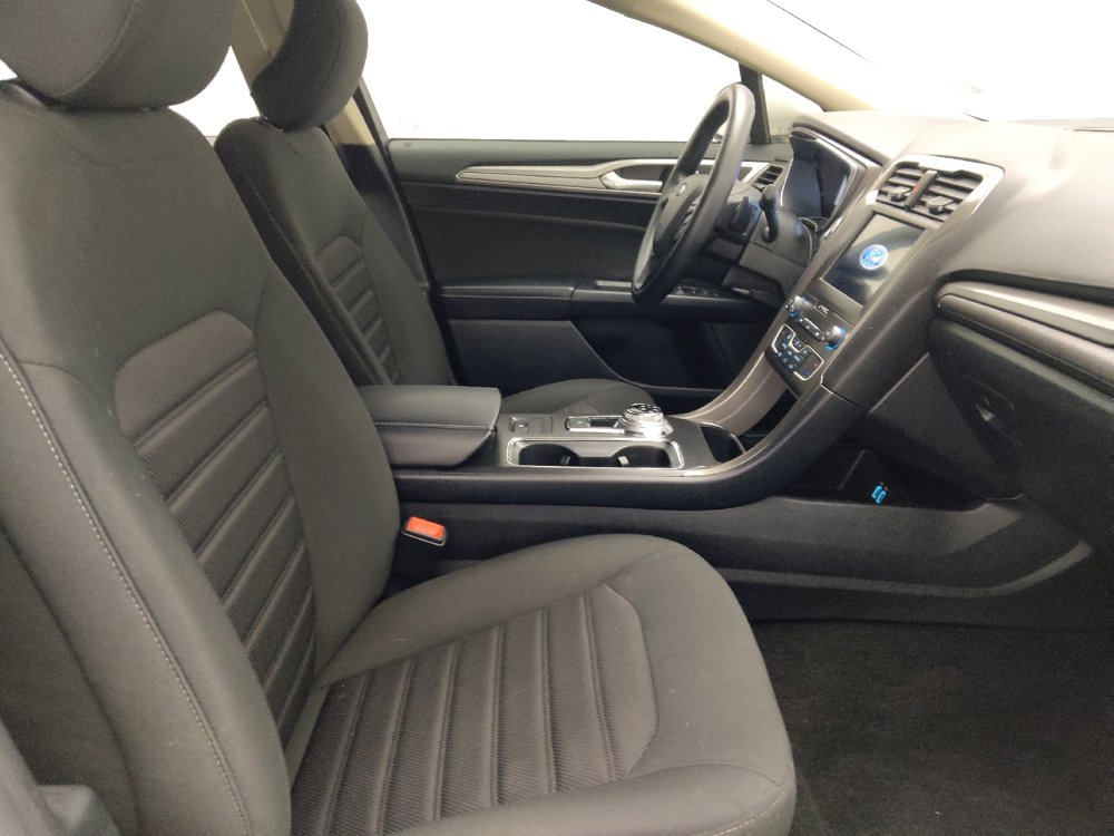 Used 2019 Ford Fusion SE FWD image 21