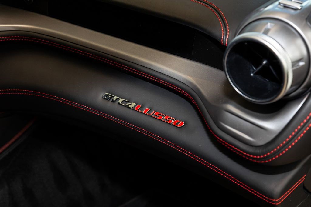 Used 2018 Ferrari GTC4Lusso AWD/4WD image 14