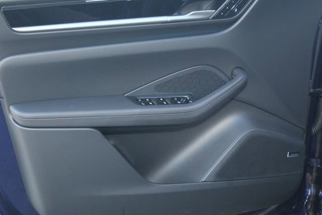 New 2026 Porsche Macan 4 Electric image 21