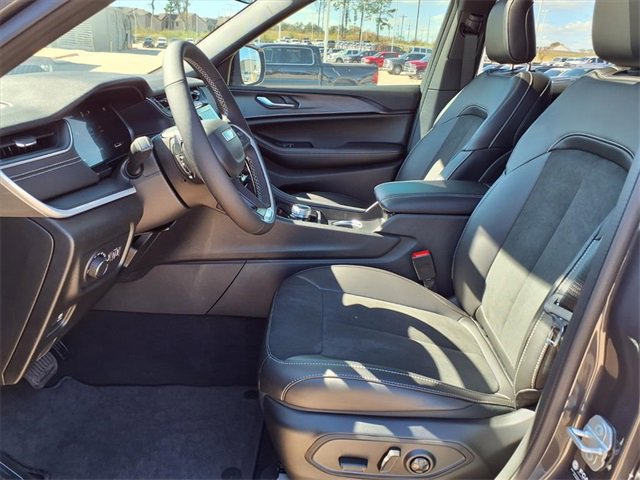 New 2025 Jeep Grand Cherokee L Altitude image 12