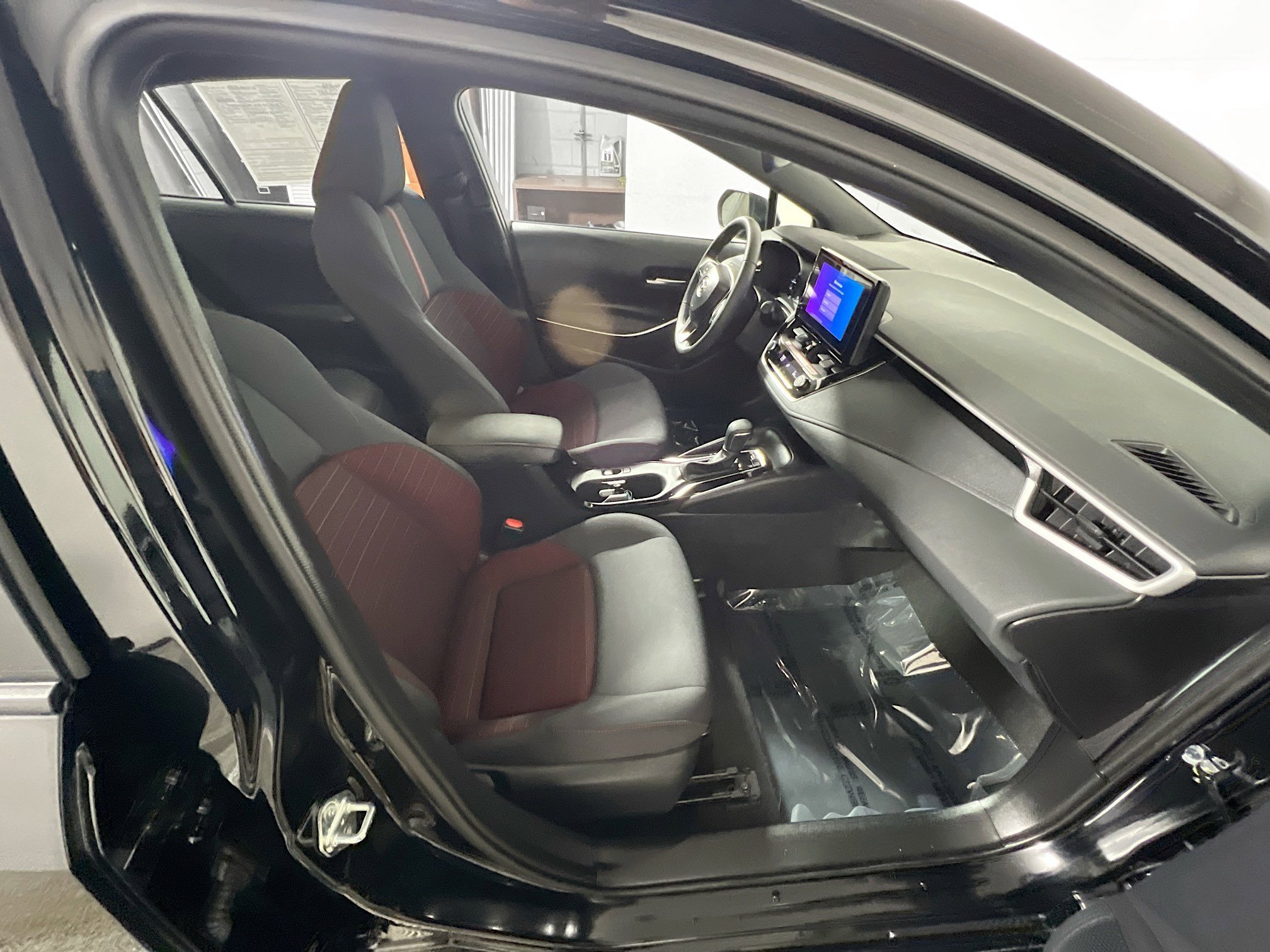 Used 2025 Toyota Corolla SE image 31