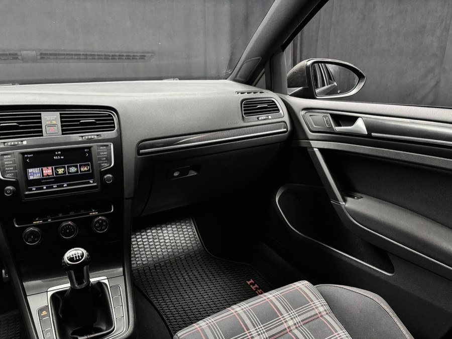 Used 2016 Volkswagen GTI SE image 35