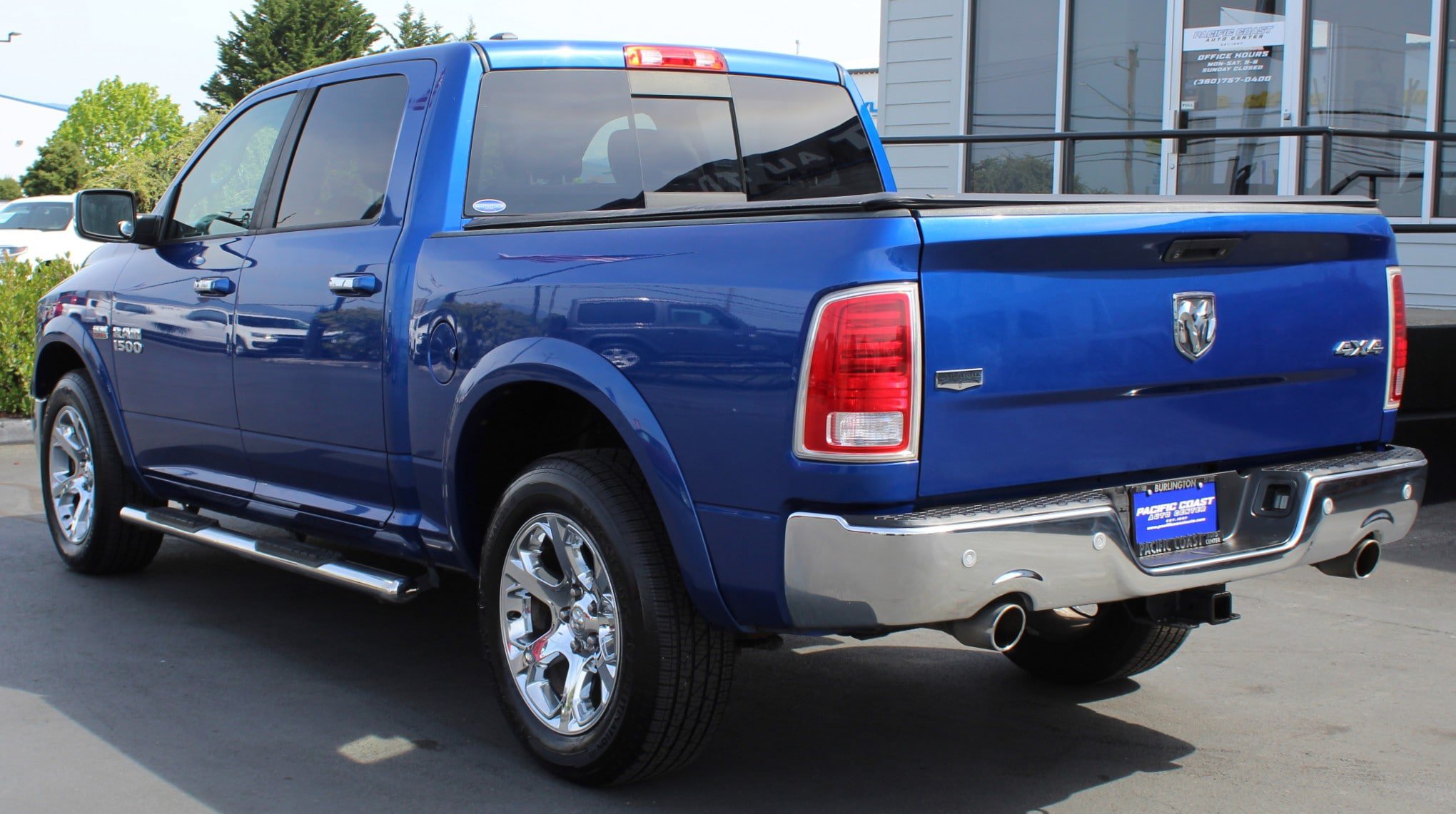 Used 2017 RAM 1500 Laramie w/ Convenience Group AWD/4WD image 4