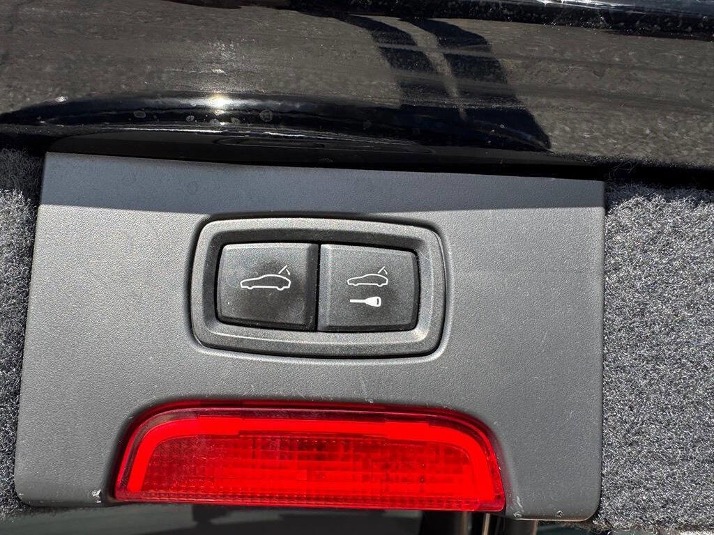 Used 2017 Porsche Cayenne Platinum Edition w/ Premium Package (PJV) AWD/4WD image 41