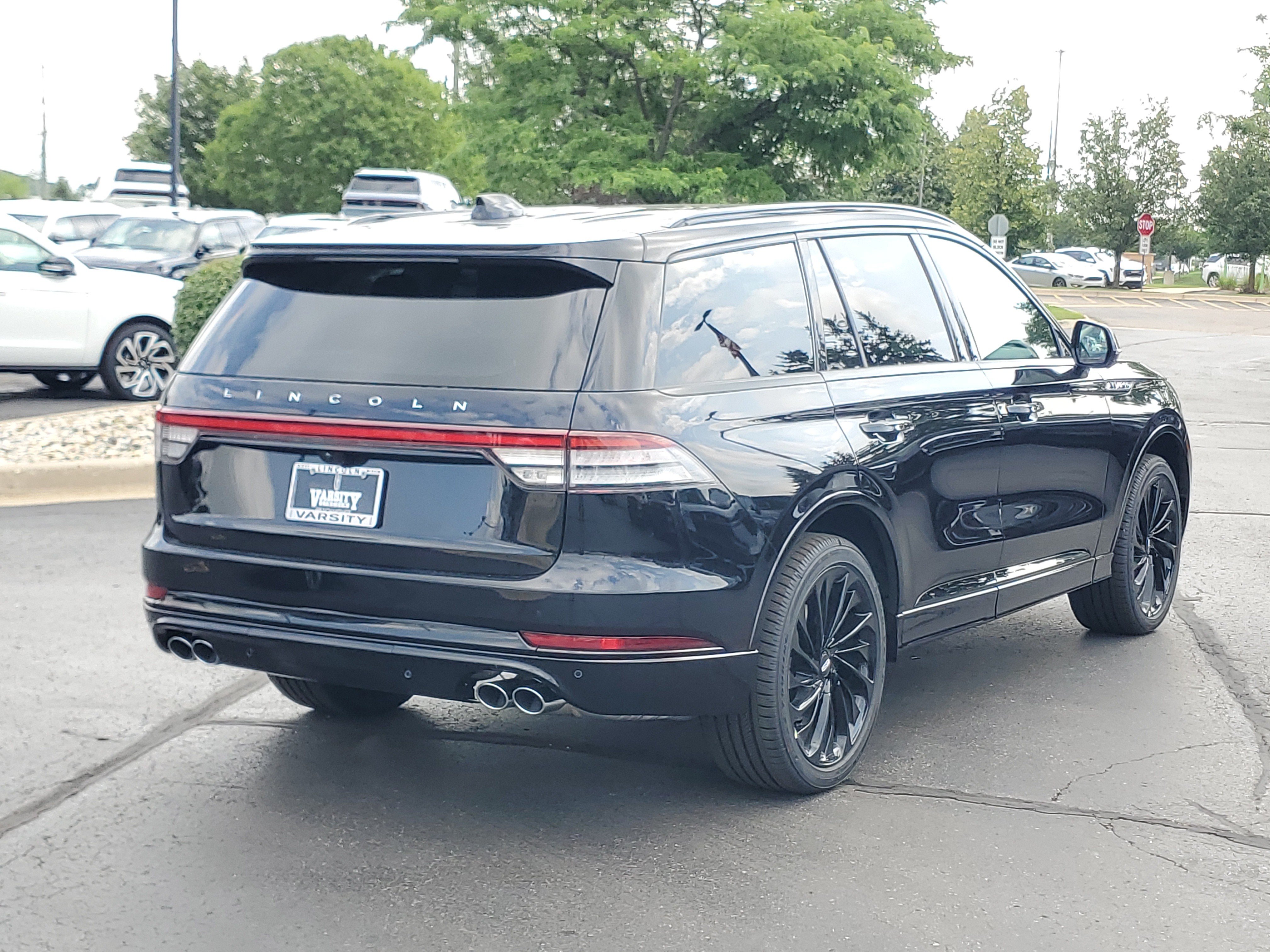 New 2026 Lincoln Aviator Reserve w/ Jet Appearance Package AWD/4WD image 4