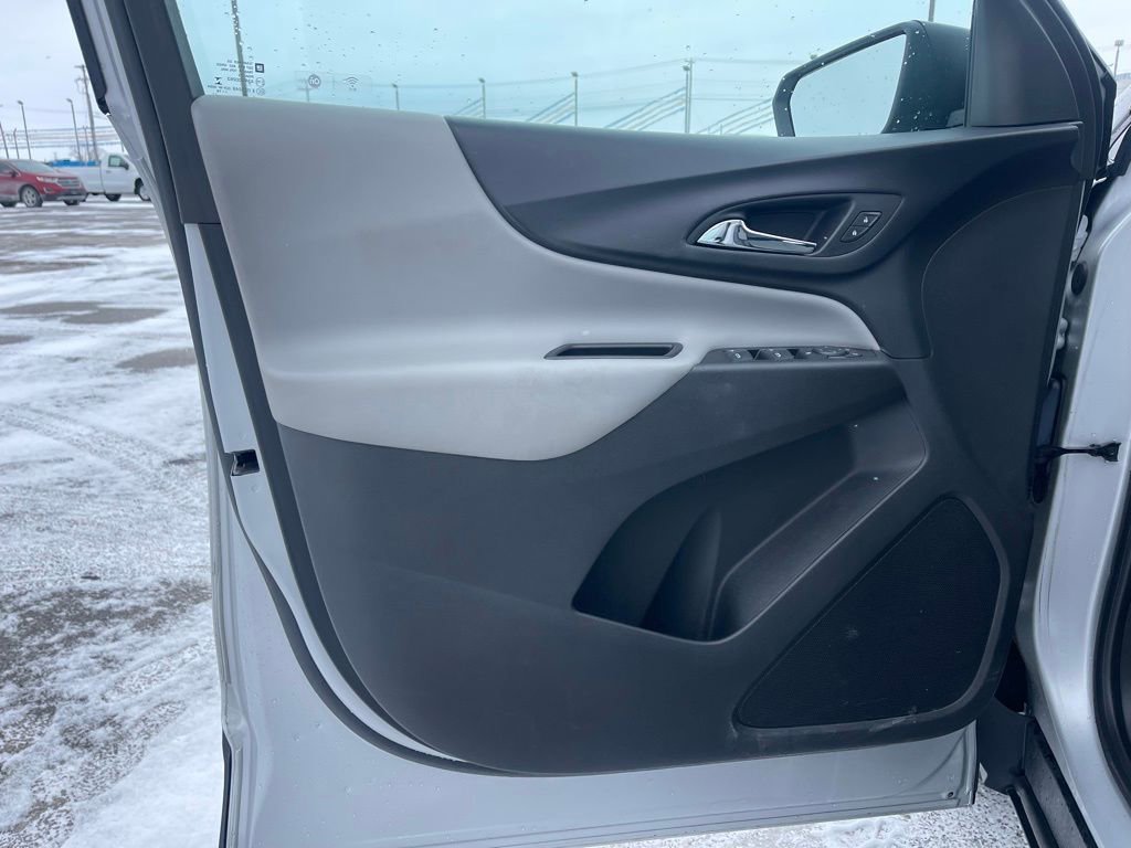 Used 2018 Chevrolet Equinox LS image 18