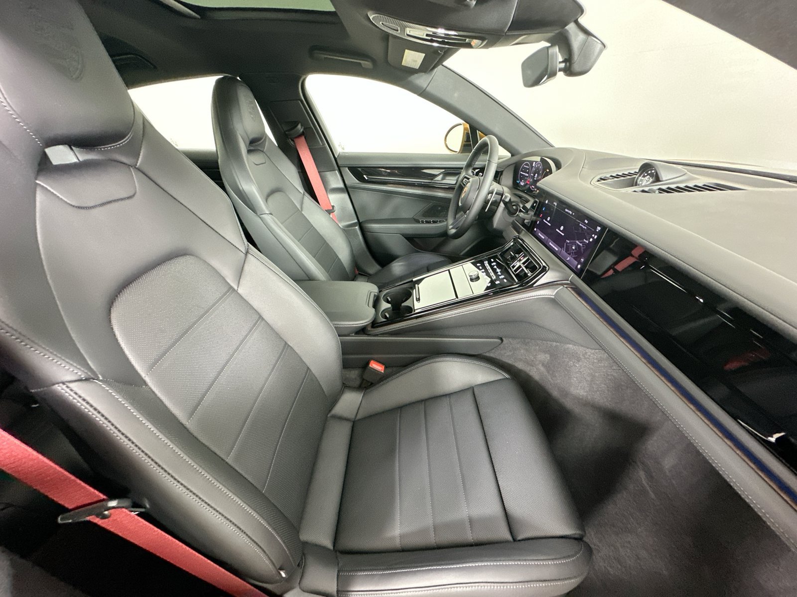 Used 2025 Porsche Panamera 4 w/ Premium Package AWD/4WD image 46