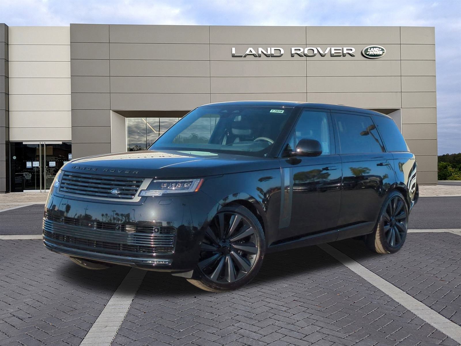 New 2026 Land Rover Range Rover SV image 1