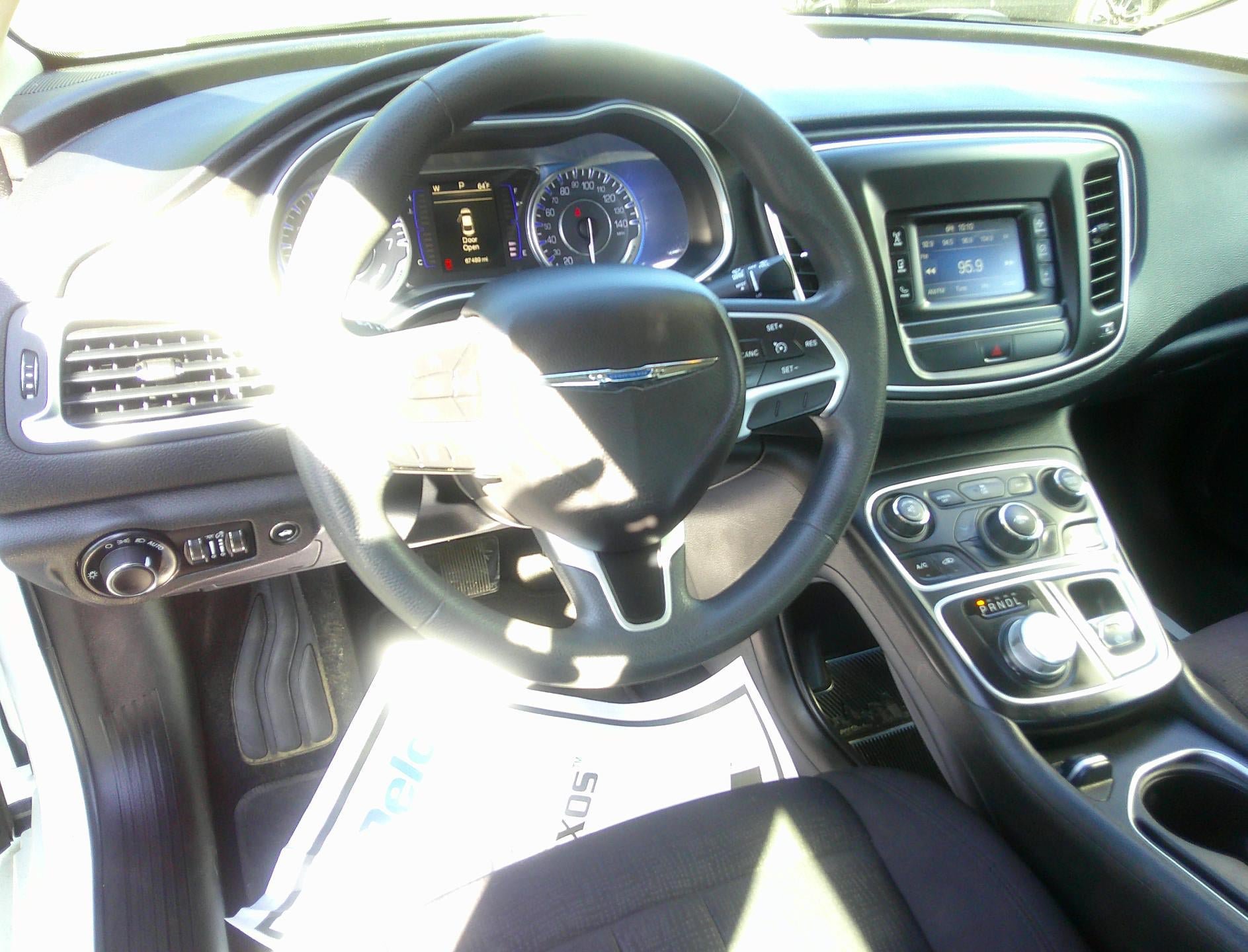 Used 2015 Chrysler 200 Limited FWD image 10
