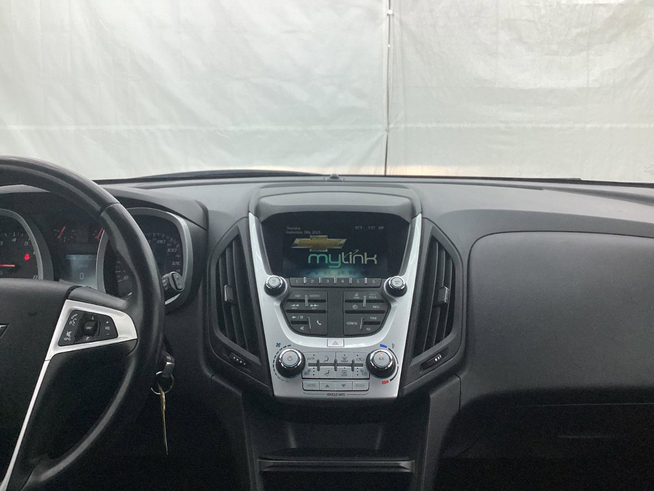 Used 2016 Chevrolet Equinox LTZ w/ Enhanced Convenience Package image 28