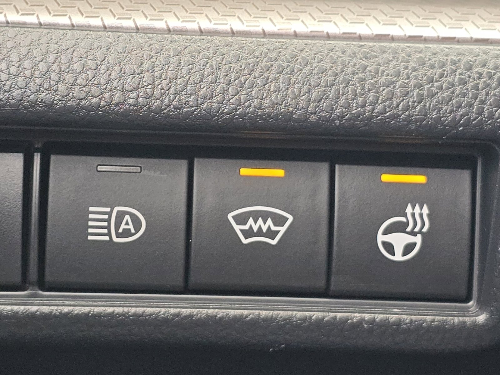 Used 2023 Toyota Prius XLE image 32