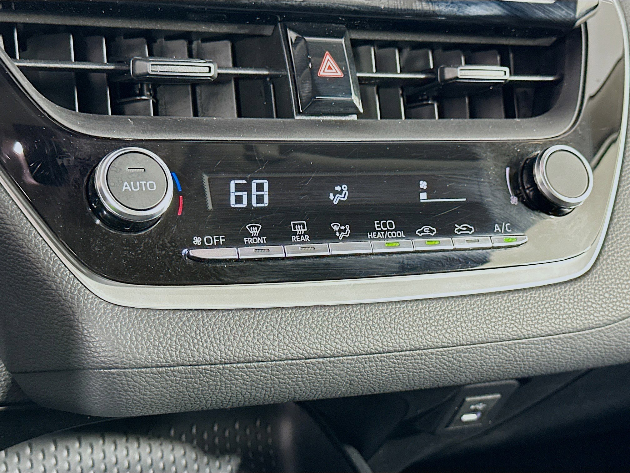 Used 2025 Toyota Corolla LE image 23