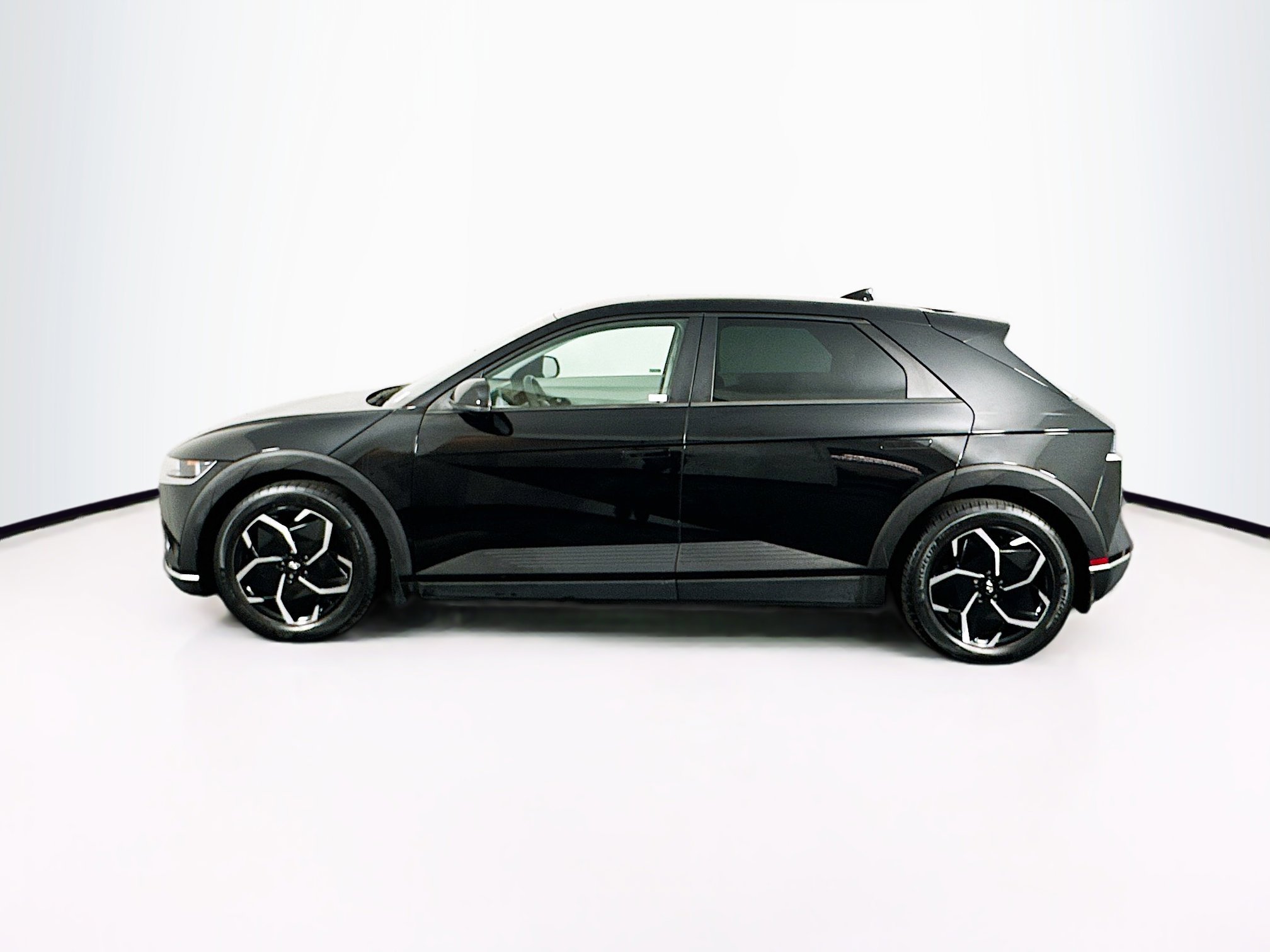 Used 2023 Hyundai Ioniq 5 SE image 4