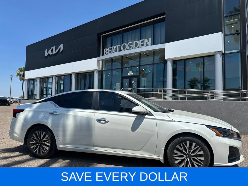 Used 2024 Nissan Altima 2.5 SV w/ SV Premium Package FWD image 4