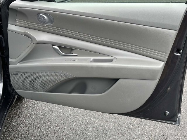 Used 2021 Hyundai Elantra SEL w/ Convenience + Premium Package FWD image 8