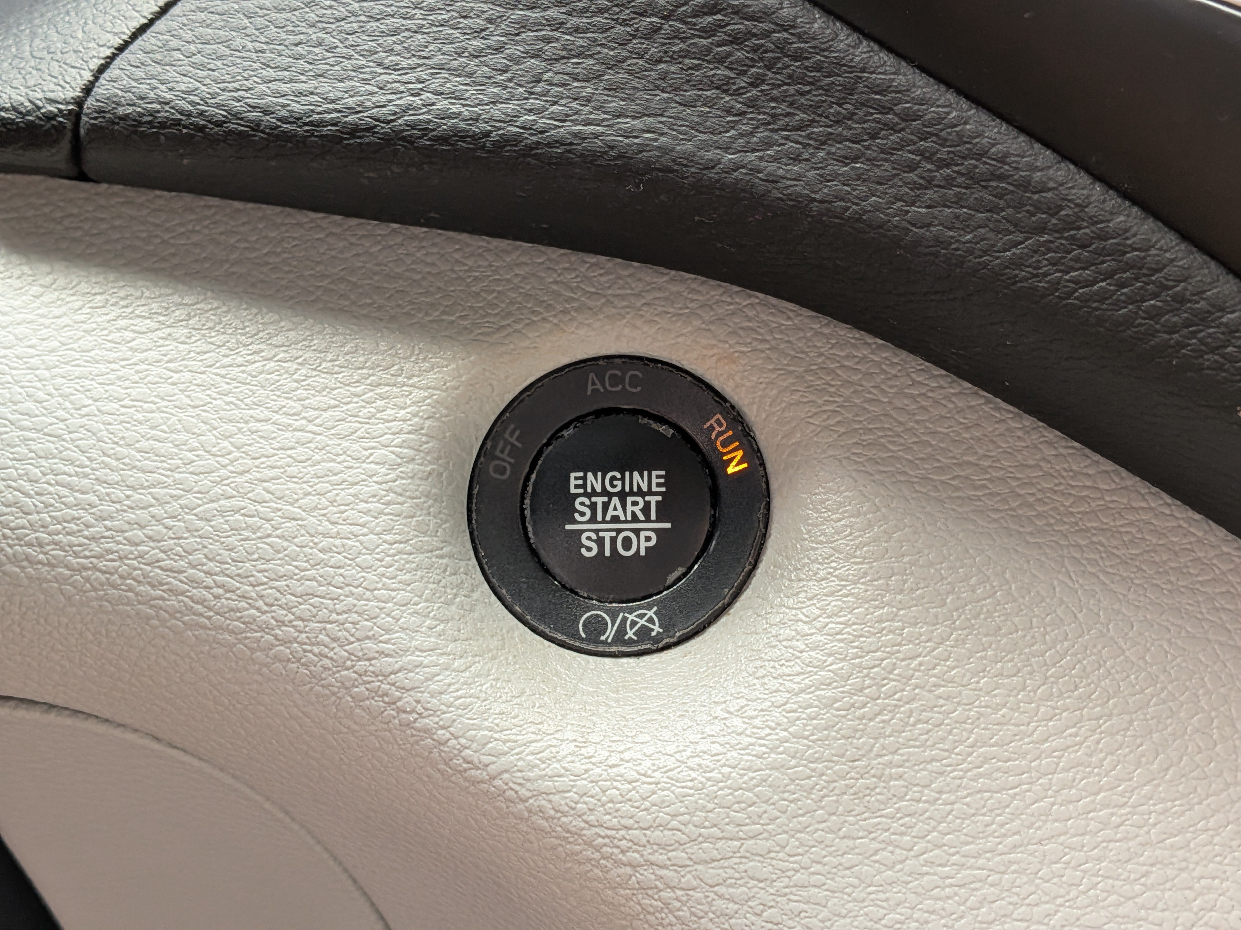 Used 2019 Jeep Cherokee Limited FWD image 30