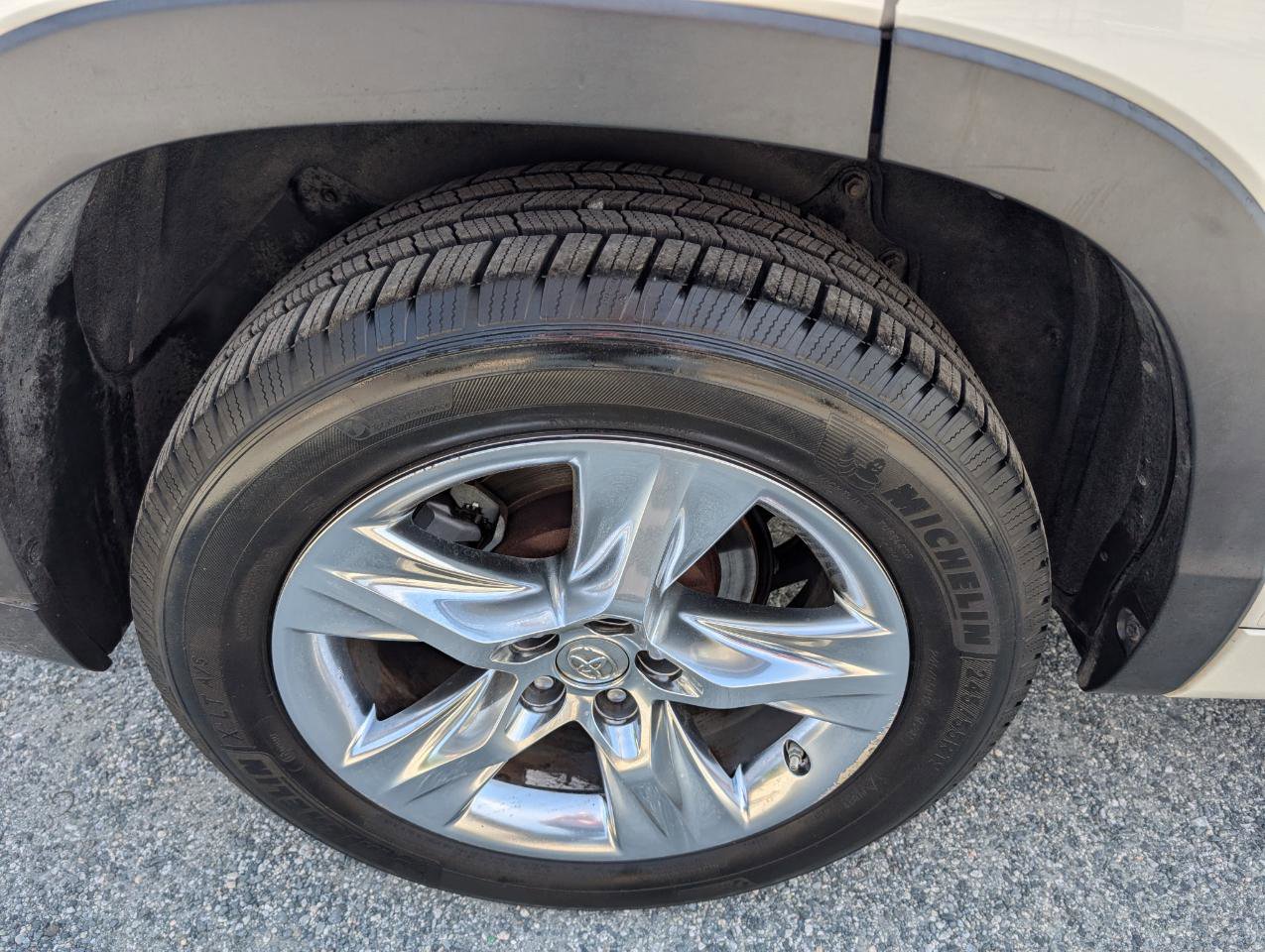 Used 2015 Toyota Highlander Limited FWD image 6