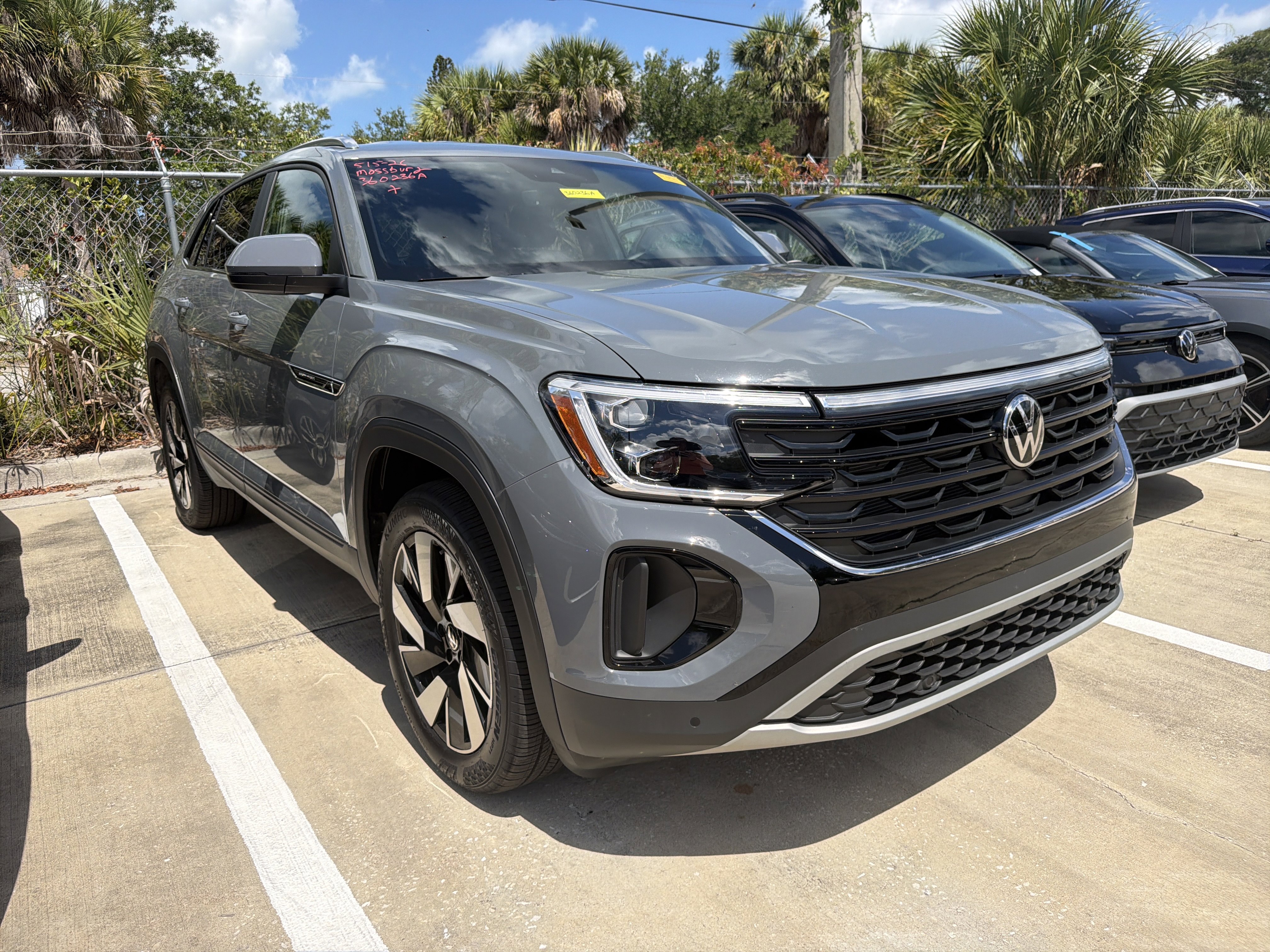 Used 2025 Volkswagen Atlas Cross Sport SE FWD image 1