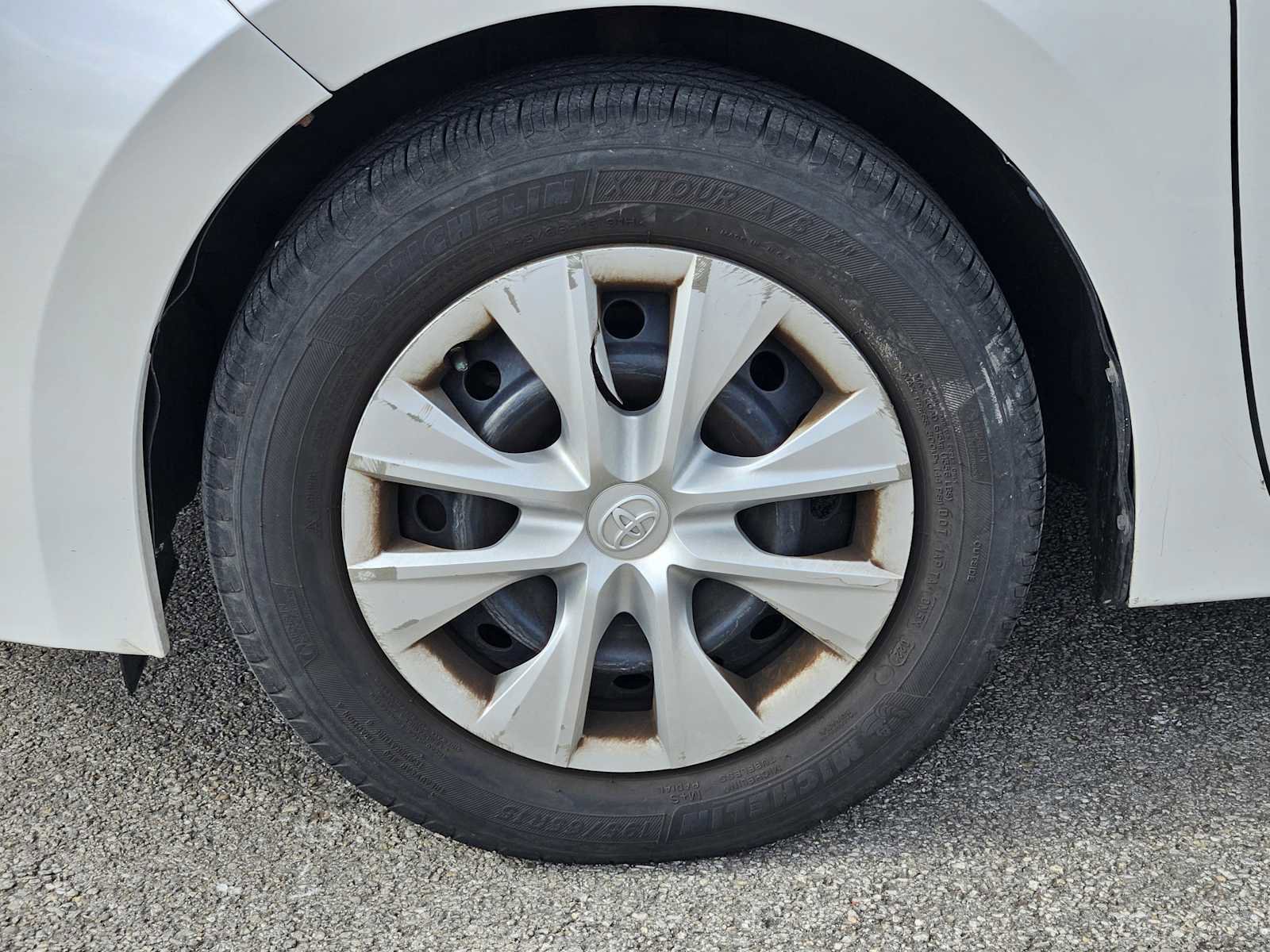 Used 2014 Toyota Corolla LE image 9