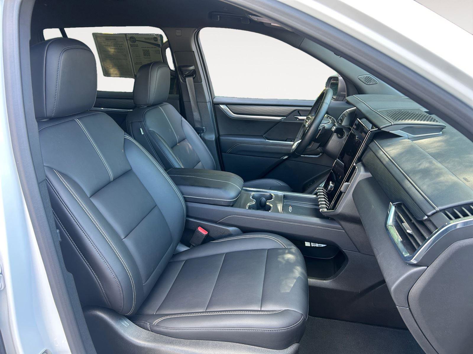 Used 2026 GMC Acadia Elevation w/ Elevation Premium Package AWD/4WD image 15