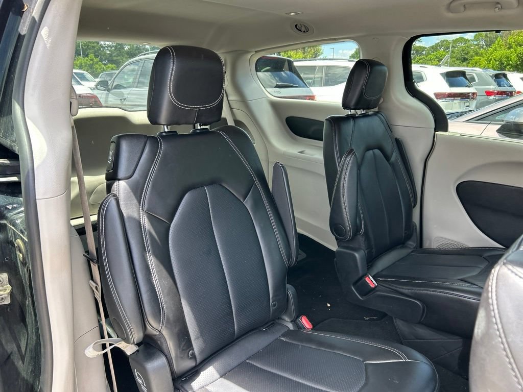 Used 2024 Chrysler Pacifica Touring-L FWD image 43