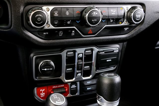 Used 2025 Jeep Wrangler Unlimited Sport AWD/4WD image 18