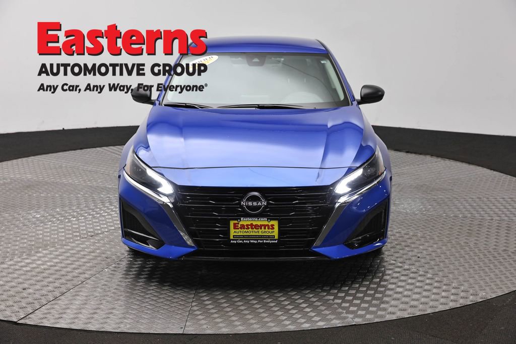 Used 2025 Nissan Altima 2.5 SV FWD image 2