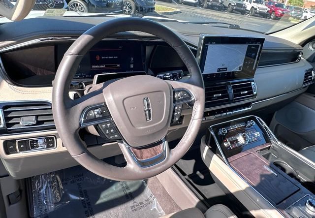 Used 2024 Lincoln Navigator L Reserve image 16