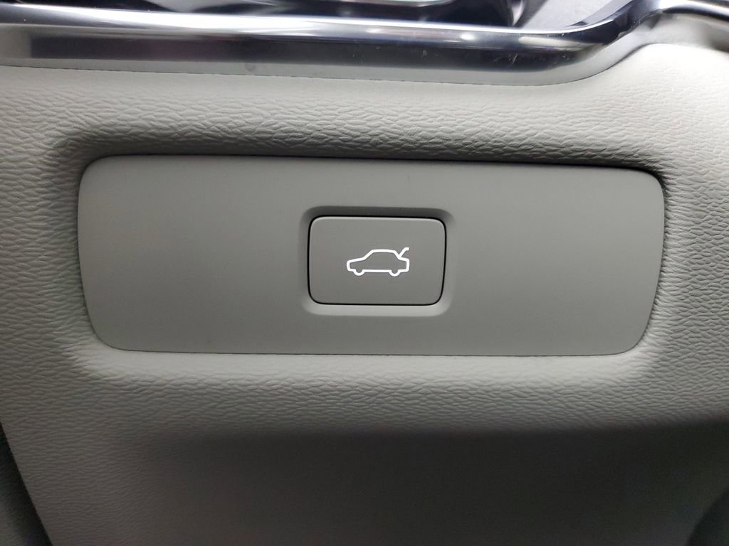 Certified 2026 Volvo V60 B5 Cross Country Plus w/ Protection Package Premier image 37