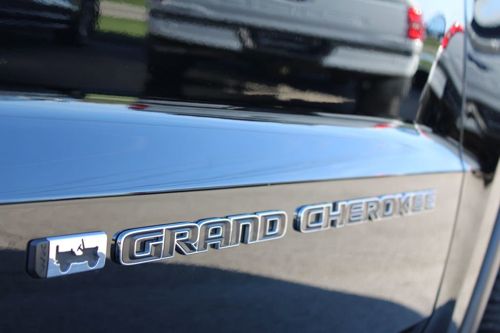 Used 2022 Jeep Grand Cherokee Laredo E AWD/4WD image 23