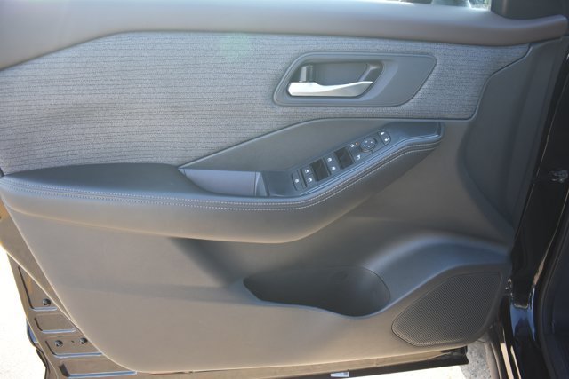 Used 2023 Nissan Rogue SV FWD image 11