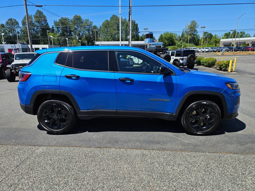 Used 2025 Jeep Compass Sport AWD/4WD image 6