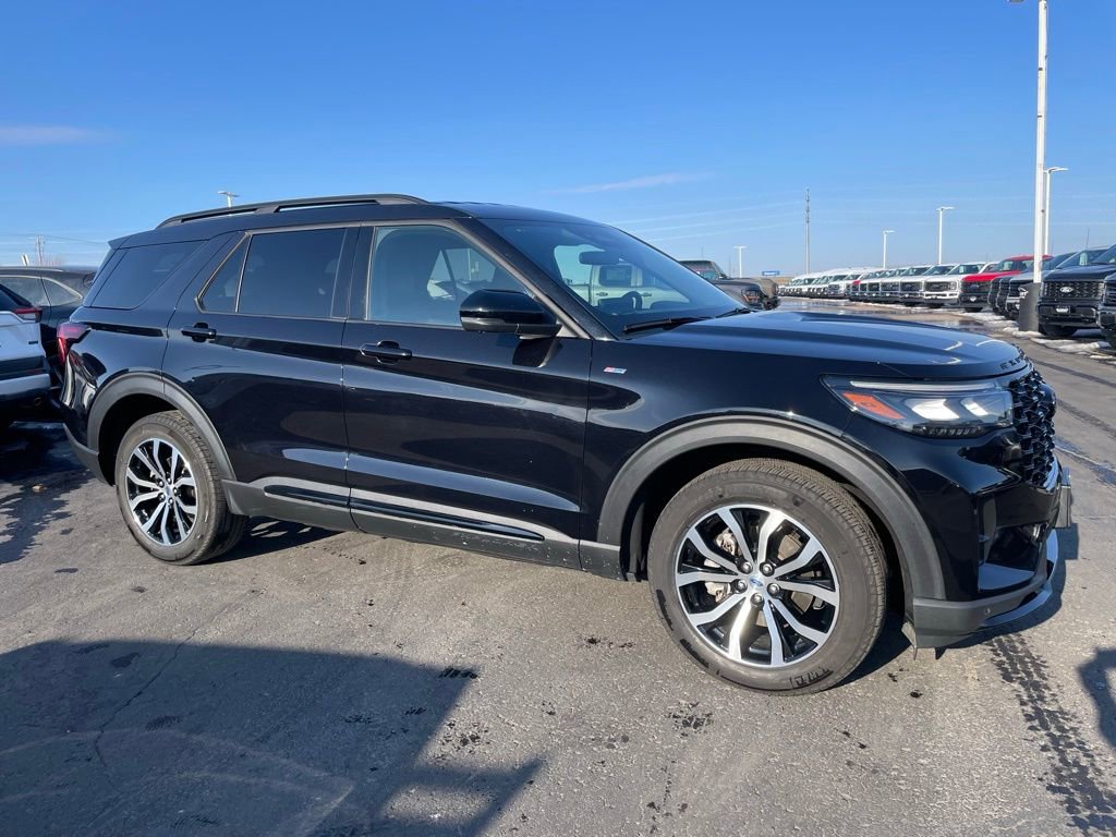 Used 2025 Ford Explorer ST-Line AWD/4WD image 2