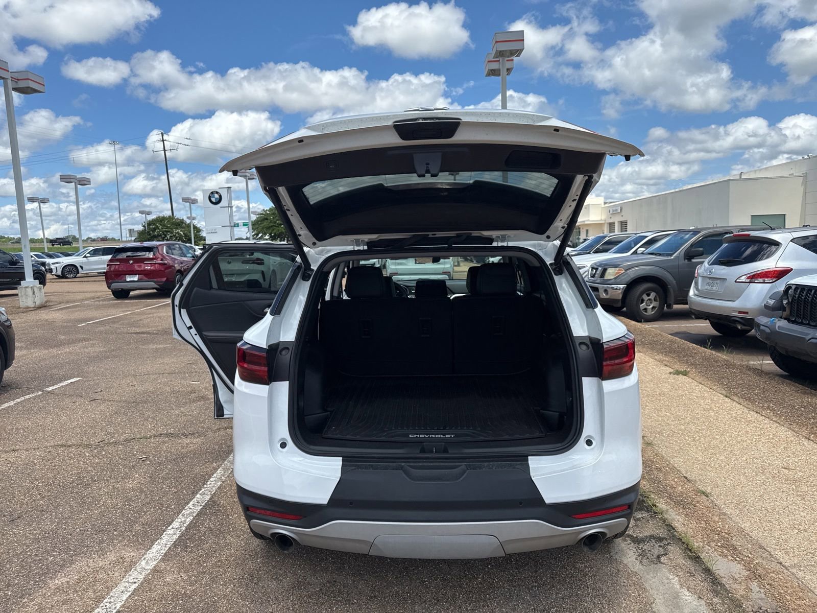 Used 2024 Chevrolet Blazer LT w/ Sound & Technology Package FWD image 9